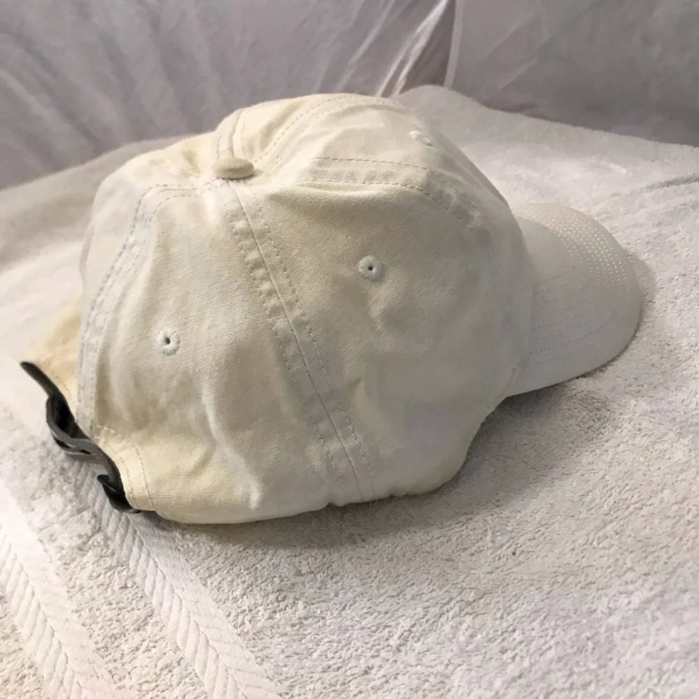 Titleist b1		cap	titleist	c	genderless	adjustable strap